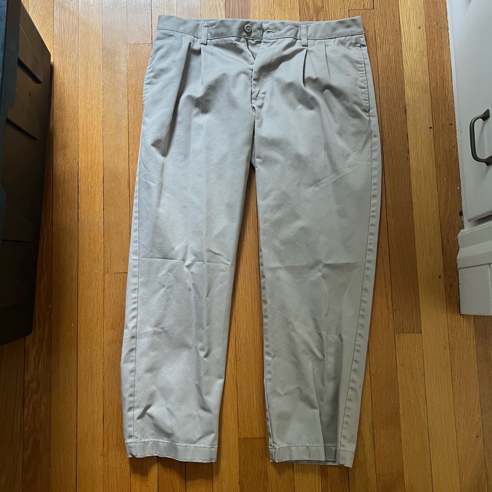 Van Heusen Men’s Khaki Pants (34x30)